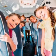 Beneficiile ȋnchirierii micobuzelor sau autocarelor pentru transportul copiilor
