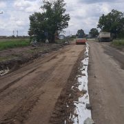 Se lucrează la fundaţia drumului Arad – Şiria