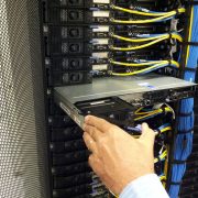 Detii un business online? Iata avantajele pe care ti le ofera serverele dedicate