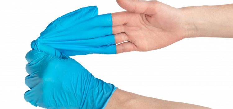 Cum se folosesc mănușile de unică folosință în pandemie? Află CUM este corect să le porți!