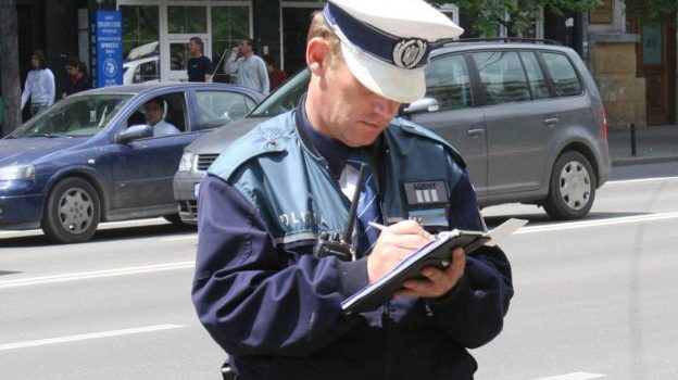 Polițiștii arădeni au aplicat 104 sancțiuni pentru respectarea măsurilor stării de alertă