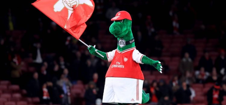 Gunnersaurus: Mesut Ozil se oferă să plătească salariul mascotei lui Arsenal