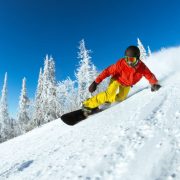 Esti amator in snowboarding? IATA ce articole NU trebuie sa lasi acasa!