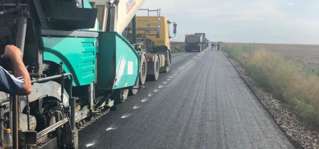 Modernizarea drumului de la Sânpetru German a ajuns la 95%