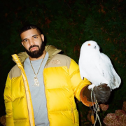 Drake a postat fotografii noi cu fiul său Adonis, în vârstă de 3 ani.