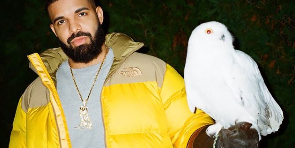 Drake a postat fotografii noi cu fiul său Adonis, în vârstă de 3 ani.