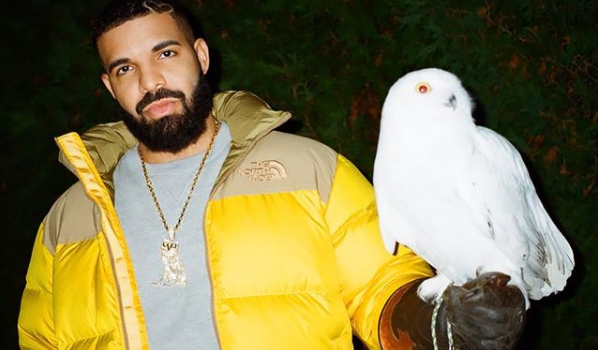 Drake a postat fotografii noi cu fiul său Adonis, în vârstă de 3 ani.