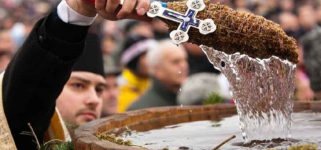 Patriarhia, precizări despre Bobotează: Credincioşii vor primi apa îmbuteliată