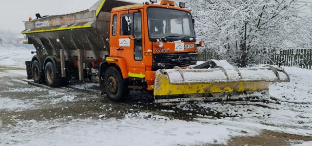 Pe drumurile din județ se circulă în condiții de iarnă, fără probleme majore!