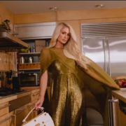 In varsta de 39 de ani, Paris Hilton a anuntat ca urmeaza un protocol de fertilizare in vitro