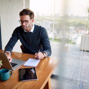 TOP 10 semne pe care laptop-ul tău ți le dă atunci când are nevoie de reparații