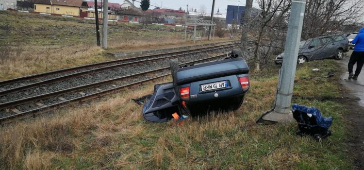 Accident spectaculos la intrarea în Arad, două tinere șoferițe implicate