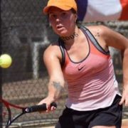 Jucătoarea Oleksandra Oliynykova își vinde o parte din braț pentru criptomonedă