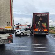 Accident la ieșirea din Vladimirescu, două tiruri implicate