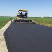 Se așterne stratul de uzură între Caporal Alexa și Olari