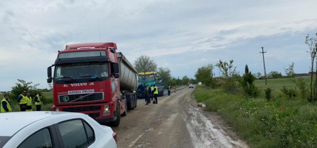 Iustin Cionca: Astăzi a început asfaltarea drumului județean Curtici-Macea-Sânmartin