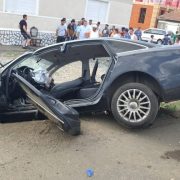 Accident la Șiria cu două persoane încarcerate