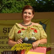 Garofiţa Popa: „Faptul că îmbrăcăm ia ne duce cu gândul la copilărie, istorie şi tradiţie”