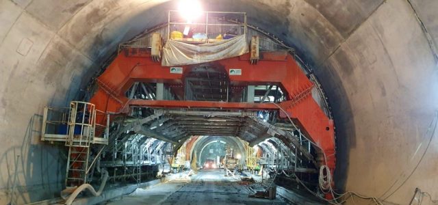 Iustin Cionca: „La tunelul feroviar de la Bata se lucrează neîntrerupt și ar putea fi gata anul viitor”