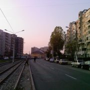 Programul de spălare a străzilor, cu detergenți, din municipiu continuă cu Calea Aurel Vlaicu