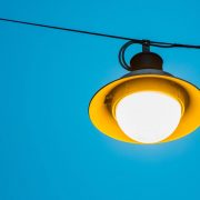 Unde poti amplasa lampile de gradina? Iata AICI cateva idei