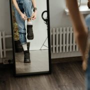 Ce porti daca ai piciorul lat? Afla de aici care sunt incaltarile ideale