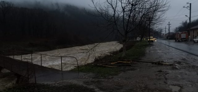 Încep primele probleme după ploile masive din ultimele zile, la Sebiș!