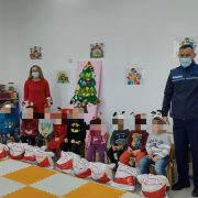 Polițiștii din Secusigiu, alături de cei mai mici membri ai comunității
