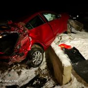 O mașină iese în decor la Ghioroc, din cauza poleiului