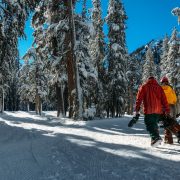 Echipamentul de protecție pentru sporturile de iarnă: 5 accesorii esențiale