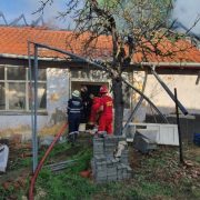 Un scurtcircuit produce un incendiu în Sânleani