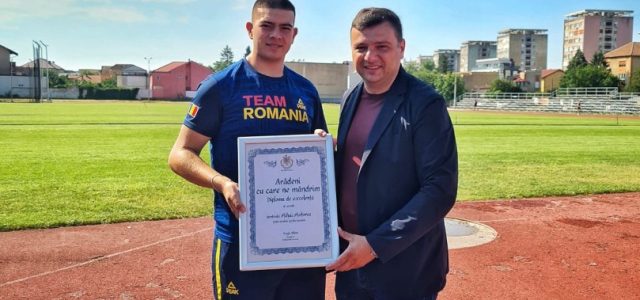 Atletul Mihai Motorca a primit diploma „Arădeni cu care ne mândrim”