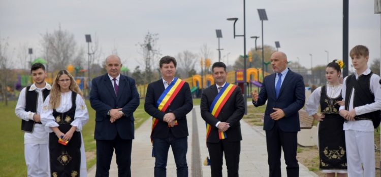 Noul parc din Pecica amenajat pe 5 hectare a fost inaugurat astăzi!