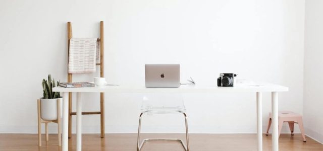 Cum să lucrezi eficient de acasă: amenajează-ți biroul conform nevoilor tale
