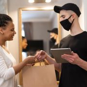 Lista de cumparaturi a lunii decembrie pentru femeile singure