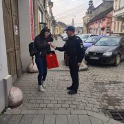 Sancțiunile înlocuite azi de mărțișoare. Norocoasele? Primăvara pleacă azi la Lipova, din „suflet de jandarm”, către toate doamnele și domnișoarele