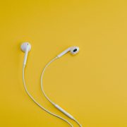 Căști cu fir, wireless sau cu Bluetooth – Ce să alegi