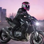 Pe motocicleta în condiții de maximă siguranță