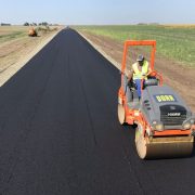 Comunele Conop, Zerind și Sintea Mare primesc fonduri pentru întreținerea drumurilor comunale