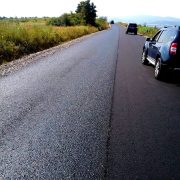 Drumul Bârzava- Minișel, interzis vehiculelor cu tonaj de peste 7,5