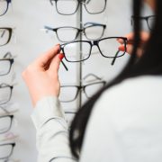 Tipuri de ochelari de vedere: alegerea perfectă pentru nevoile tale