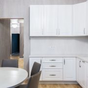 Vrei să-ți amenajezi bucătăria visurilor tale? Iată ce sfaturi practice să urmezi