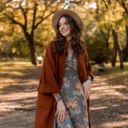 Toamna este aici, ți-ai pregătit garderoba? Ce materiale sunt un must have toamna aceasta?