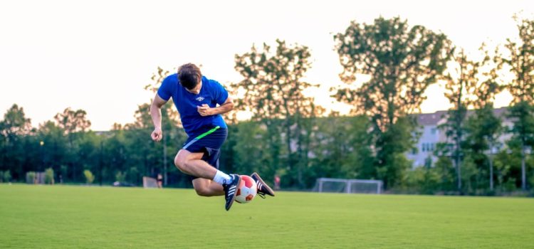 Ascensiunea pe Terenul de Fotbal: Alegerea Echipamentului Potrivit