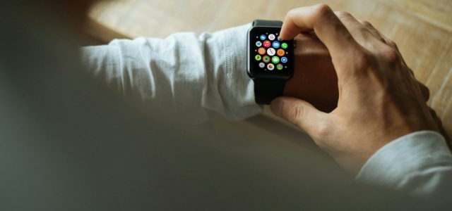Află acum 3 moduri prin care un smartwatch ți-ar putea ușura viața!