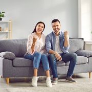 Cum alegi canapeaua pentru living: 5 criterii de care să ții cont