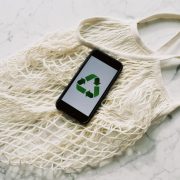 Cum încurajezi reciclarea în compania ta? Top 3 modalități prin care îți poți încuraja angajații să fie mai atenți la natură