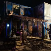 Pompierii au lichidat un incendiu, azi-noapte, în municipiul Arad