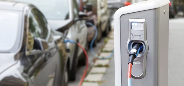 Pecica: Primăria a mai câștigat o finanțare din fonduri europene nerambursabile! Posesorii de automobile electrice sau hibride le vor putea încărca gratuit! 33 de stații de încărcare vor fi amplasate în oraș și în satul aparținător Sederhat.