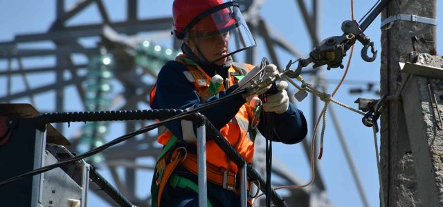 Importanța echipamentului de protecție pentru un electrician – aspecte esențiale pentru siguranță